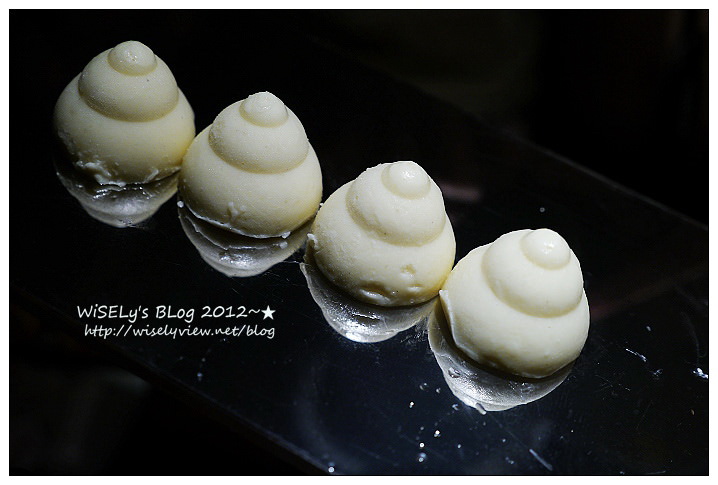 【美食】台中市．南屯區：無老鍋(公益店)@中式養生鍋底，大推明治冰淇淋豆腐及老油條