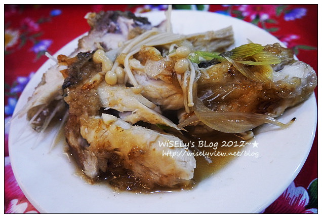 【美食】宜蘭縣．羅東鎮：傳家客家小館@鄰近羅東運動公園~臉盆級魚頭火鍋，吃飯要用撈的