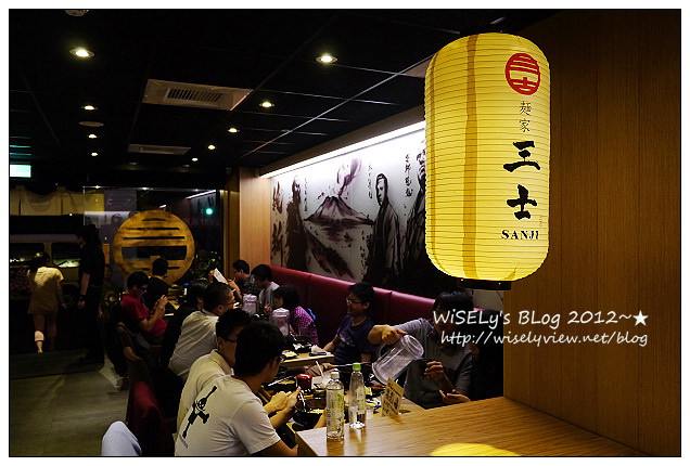 【食記】台北市.大安區:麵家三士(忠孝店)@濃厚鹿兒島風格,大骨湯頭配炙烤叉燒拉麵好好味 【食記】台北市.大安區:麵家三士(忠孝店)@濃厚鹿兒島風格,大骨湯頭配炙烤叉燒拉麵好好味