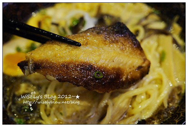 【食記】台北市.大安區:麵家三士(忠孝店)@濃厚鹿兒島風格,大骨湯頭配炙烤叉燒拉麵好好味 【食記】台北市.大安區:麵家三士(忠孝店)@濃厚鹿兒島風格,大骨湯頭配炙烤叉燒拉麵好好味