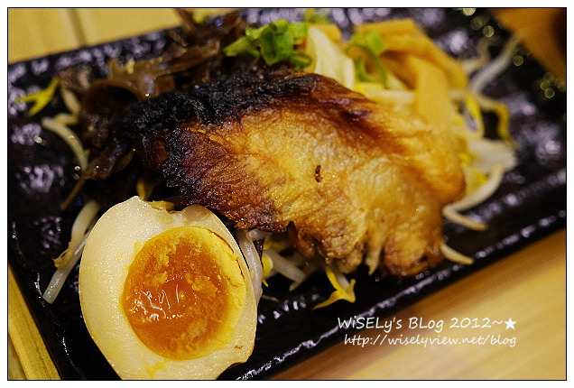【食記】台北市.大安區:麵家三士(忠孝店)@濃厚鹿兒島風格,大骨湯頭配炙烤叉燒拉麵好好味 【食記】台北市.大安區:麵家三士(忠孝店)@濃厚鹿兒島風格,大骨湯頭配炙烤叉燒拉麵好好味