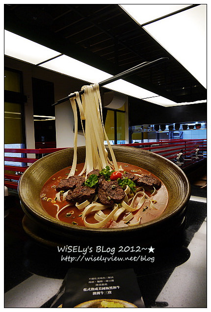 【食記】台北市．內湖區：美福食集試菜＠熟成21牛肉麵、一樓特價超市及美國乾式熟成股神牛排