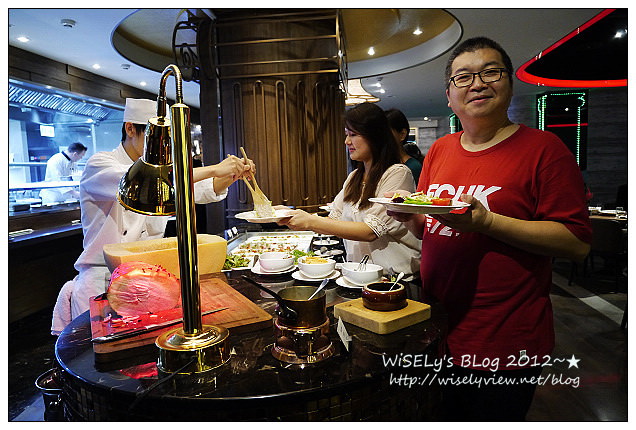 【食記】台北市．內湖區：美福食集試菜＠熟成21牛肉麵、一樓特價超市及美國乾式熟成股神牛排