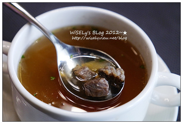 【食記】台北市．內湖區：美福食集試菜＠熟成21牛肉麵、一樓特價超市及美國乾式熟成股神牛排