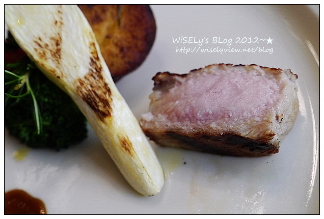 【食記】台北市．內湖區：美福食集試菜＠熟成21牛肉麵、一樓特價超市及美國乾式熟成股神牛排