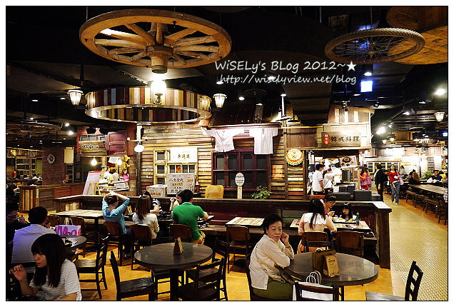 【美食】新北市．板橋區：大遠百MegaCity美食-大食代(Food Republic)＠台灣早期復古風格的地下美食廣場