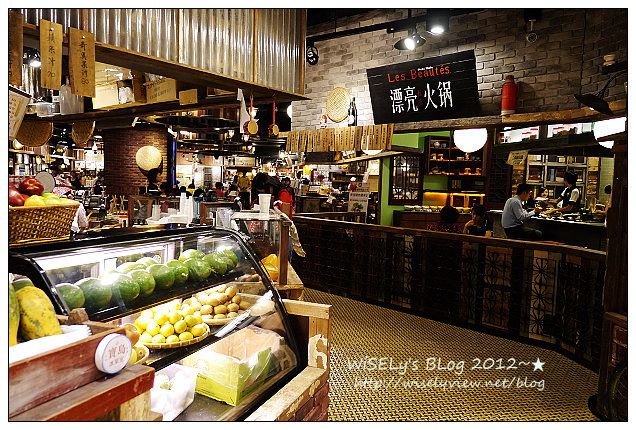 【美食】新北市．板橋區：大遠百MegaCity美食-大食代(Food Republic)＠台灣早期復古風格的地下美食廣場