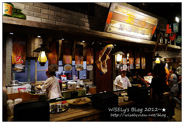 【美食】新北市．板橋區：大遠百MegaCity美食-大食代(Food Republic)＠台灣早期復古風格的地下美食廣場