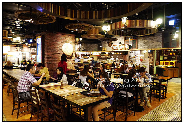 【美食】新北市．板橋區：大遠百MegaCity美食-大食代(Food Republic)＠台灣早期復古風格的地下美食廣場