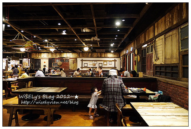 【美食】新北市．板橋區：大遠百MegaCity美食-大食代(Food Republic)＠台灣早期復古風格的地下美食廣場
