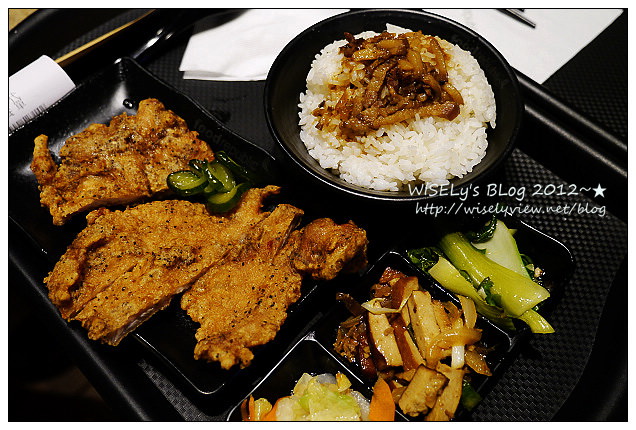 【美食】新北市．板橋區：大遠百MegaCity美食-大食代(Food Republic)＠台灣早期復古風格的地下美食廣場