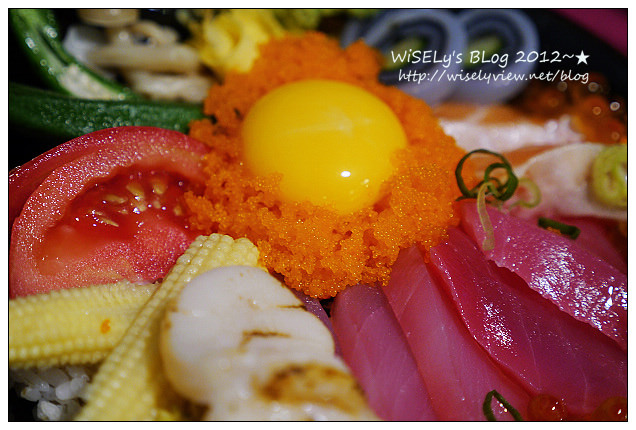 【食記】台北市．萬華區：海人刺身丼飯專賣＠位於西門町電影街上，平價丼飯和定食主菜優