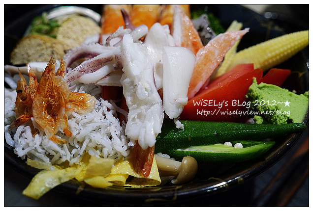 【食記】台北市．萬華區：海人刺身丼飯專賣＠位於西門町電影街上，平價丼飯和定食主菜優