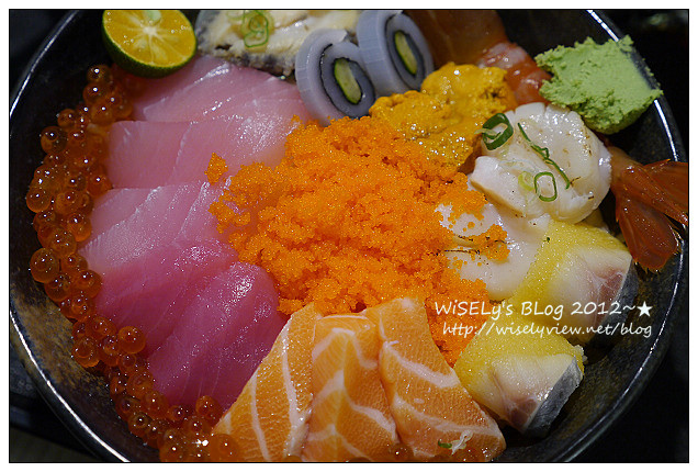 【食記】台北市．萬華區：海人刺身丼飯專賣＠位於西門町電影街上，平價丼飯和定食主菜優