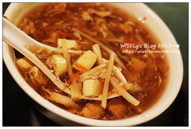 【食記】台北市．大同區：寧夏夜市＠魯豬腳知高飯/蛋包蝦仁湯、山東赤肉蒸餃及沙拉船