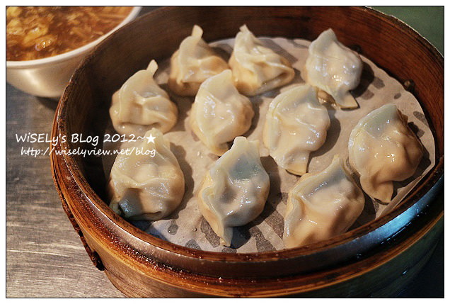 【食記】台北市．大同區：寧夏夜市＠魯豬腳知高飯/蛋包蝦仁湯、山東赤肉蒸餃及沙拉船