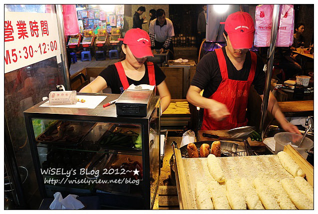 【食記】台北市．大同區：寧夏夜市＠魯豬腳知高飯/蛋包蝦仁湯、山東赤肉蒸餃及沙拉船