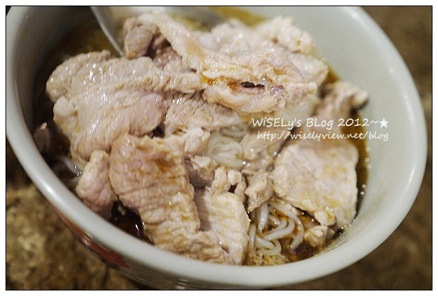 臨江街夜市︱金佳阿圖麻油雞、士林十全排骨＆石家割包