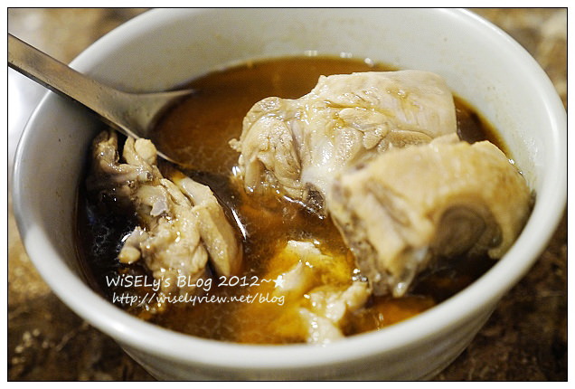 臨江街夜市︱金佳阿圖麻油雞、士林十全排骨＆石家割包