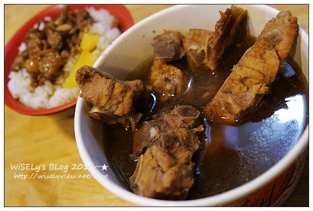 臨江街夜市︱金佳阿圖麻油雞、士林十全排骨＆石家割包