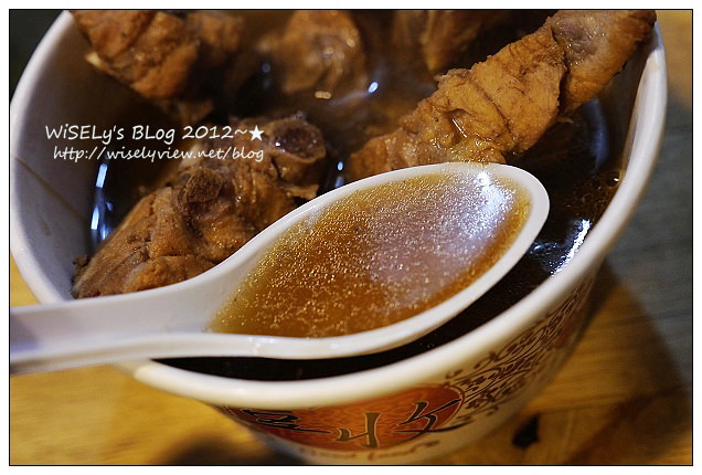 臨江街夜市︱金佳阿圖麻油雞、士林十全排骨＆石家割包