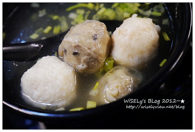 臨江街夜市︱金佳阿圖麻油雞、士林十全排骨＆石家割包