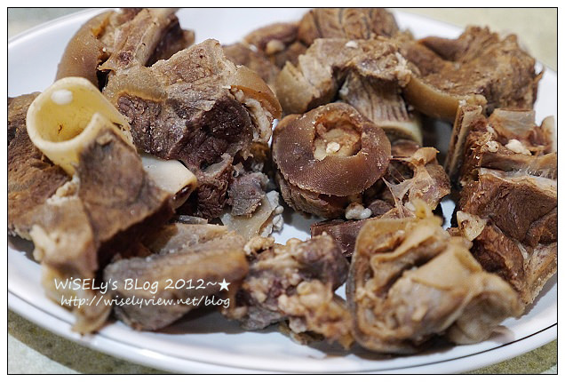 【食記】新北市．板橋區：糊塗羊肉爐@在地人推的好料老店，價格略微高但份量多