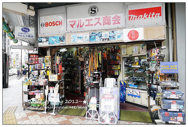 【旅行】2012日本．大阪：關西超級大減價(MEGA SALE)＠日本橋電器街隨拍、女僕咖啡餅體驗&LoveCom Teather偶像表演