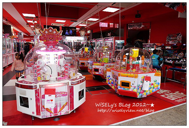 【旅行】2012日本．大阪：關西超級大減價(MEGA SALE)＠日本橋電器街隨拍、女僕咖啡餅體驗&LoveCom Teather偶像表演