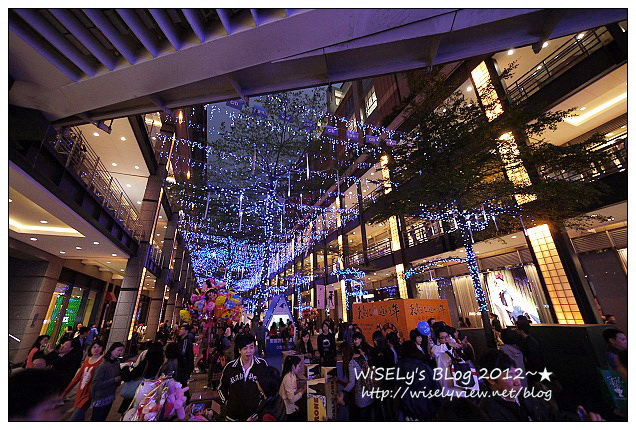 【攝影】台北信義。捷運市政府站：LUMIX GF1＠2012臺北聖誕城 & 周邊光雕大樓隨拍
