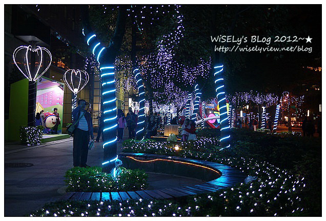 【攝影】台北信義。捷運市政府站：LUMIX GF1＠2012臺北聖誕城 & 周邊光雕大樓隨拍