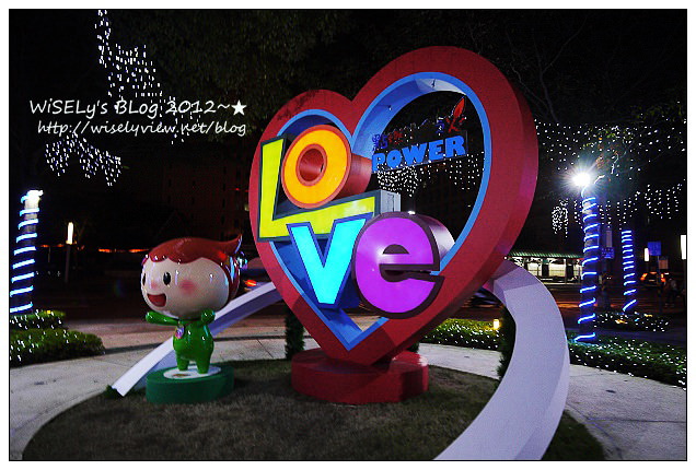 【攝影】台北信義。捷運市政府站：LUMIX GF1＠2012臺北聖誕城 & 周邊光雕大樓隨拍