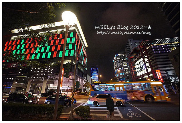 【攝影】台北信義。捷運市政府站：LUMIX GF1＠2012臺北聖誕城 & 周邊光雕大樓隨拍
