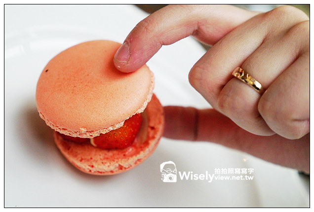 【食記】台北市．松山區：西華飯店(Toscana)＠美莓派對下午茶～草莓馬卡龍與現做法式薄餅很美味 @WISELY's 拍拍照寫寫字