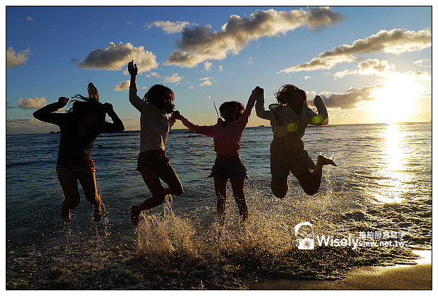 【旅行】2013美國。夏威夷：檀香山(歐胡島)特色景點＠威基基海灘(Waikiki Beach)～沙灘夕陽、衝浪比基尼