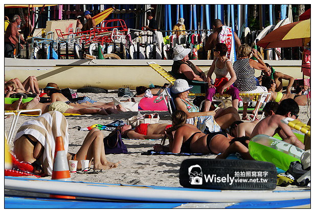 【旅行】2013美國。夏威夷：檀香山(歐胡島)特色景點＠威基基海灘(Waikiki Beach)～沙灘夕陽、衝浪比基尼