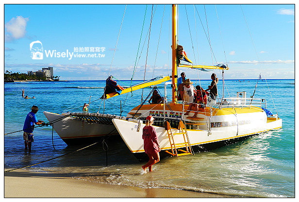 【旅行】2013美國。夏威夷：檀香山(歐胡島)特色景點＠威基基海灘(Waikiki Beach)～沙灘夕陽、衝浪比基尼