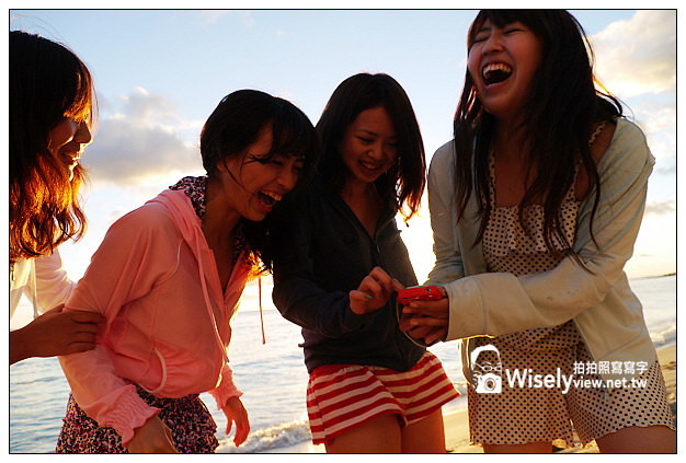 【旅行】2013美國。夏威夷：檀香山(歐胡島)特色景點＠威基基海灘(Waikiki Beach)～沙灘夕陽、衝浪比基尼