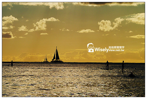 【旅行】2013美國。夏威夷：檀香山(歐胡島)特色景點＠威基基海灘(Waikiki Beach)～沙灘夕陽、衝浪比基尼