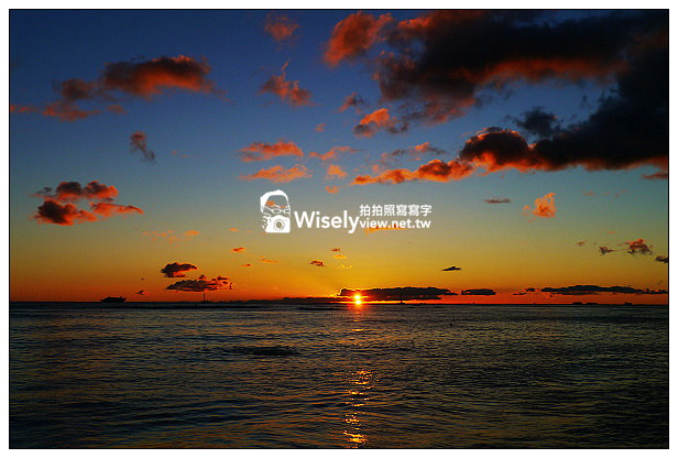 【旅行】2013美國。夏威夷：檀香山(歐胡島)特色景點＠威基基海灘(Waikiki Beach)～沙灘夕陽、衝浪比基尼