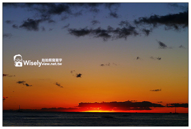 【旅行】2013美國。夏威夷：檀香山(歐胡島)特色景點＠威基基海灘(Waikiki Beach)～沙灘夕陽、衝浪比基尼