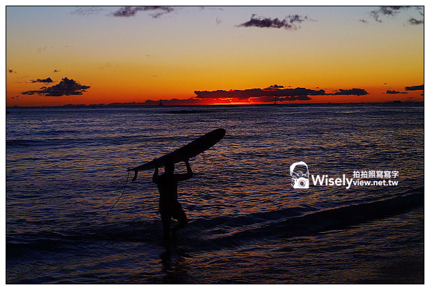 【旅行】2013美國。夏威夷：檀香山(歐胡島)特色景點＠威基基海灘(Waikiki Beach)～沙灘夕陽、衝浪比基尼