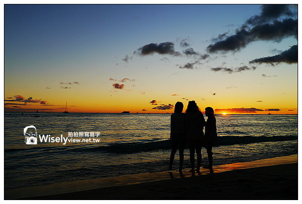 【旅行】2013美國。夏威夷：檀香山(歐胡島)特色景點＠威基基海灘(Waikiki Beach)～沙灘夕陽、衝浪比基尼