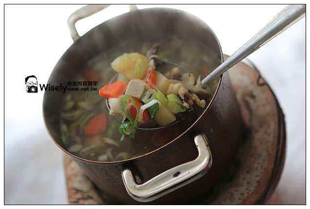 【旅行】2013日本北陸。富山縣南礪市＠利賀村雪地散策、天竺溫泉參訪；中之屋「行者NIKONIKO」招待菜餚及雪見酒、在雪洞裡大嚐熊肉鍋