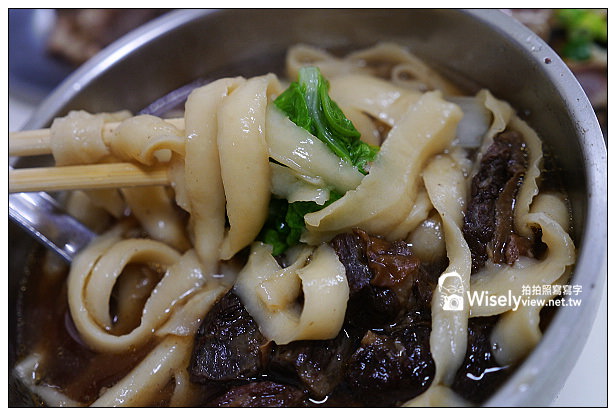【食記】高雄市。苓雅區：劉易記牛肉刀削麵@個人偏愛乾拌麵，滷菜味道不錯吃