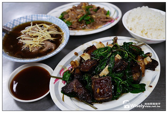 【美食】高雄市。鳳山區：倆伯羊肉、李記小籠包、香香香臭豆腐、50年老店筒仔米糕、30年老店無名麵攤，大東藝術文化中心夜拍&多那之咖啡