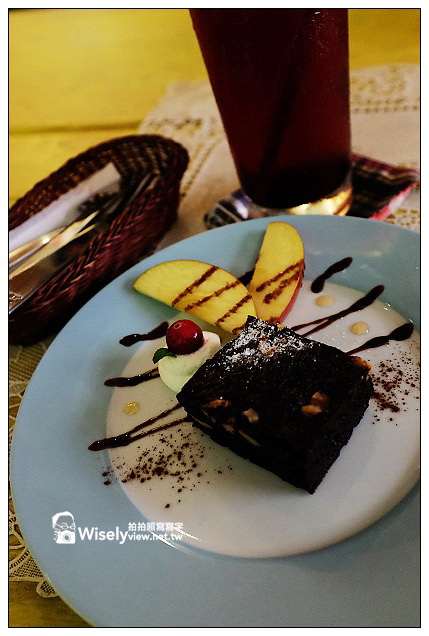 【隨拍】高雄市。新興區：KamoGamo 貓窩～位新堀江一帶附近，老宅公寓咖啡店＠FUJIFILM X100s作品