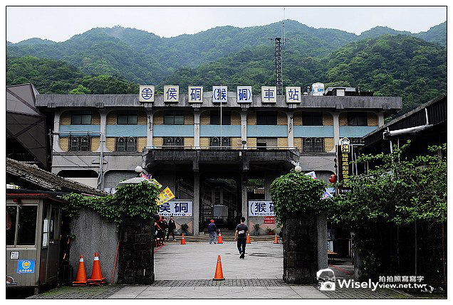 【景點】新北市。瑞芳區：(猴硐)候硐貓咪村～貓橋巡禮&街貓隨拍、大麵發老麵店、貓村咖啡，以及米詩堤黃金泡芙＠FUJIFILM X100s隨拍…(貓公車與漫遊路線分享)