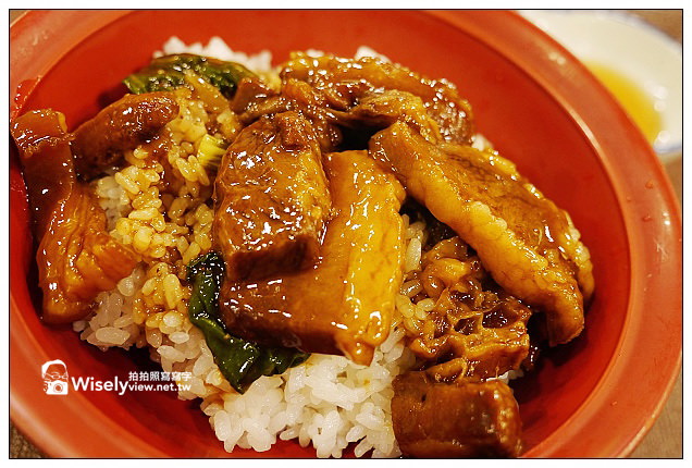 【旅行】2012日本神戶。三宮市：IKUTA ROAD美食＠嗚門鯛燒本鋪、金のとりから炸雞唐揚、すき家丼飯、チャオチャオ餃子、PATISSERIE TOOTH TOOTH甜點蛋糕，以及モーリヤ神戶牛鐵板燒