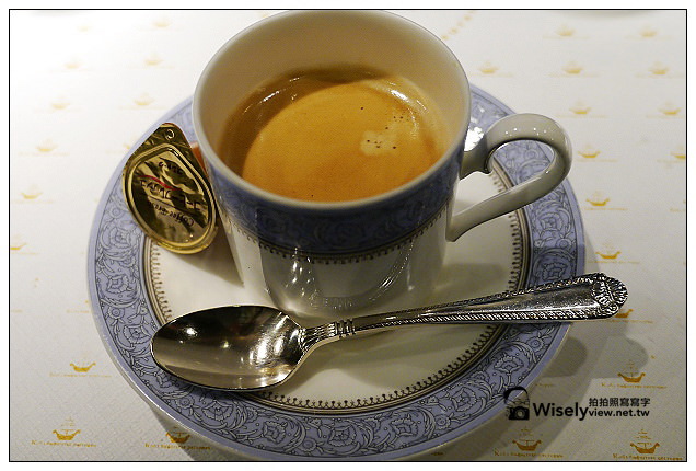 【旅行】2012日本神戶。三宮市：IKUTA ROAD美食＠嗚門鯛燒本鋪、金のとりから炸雞唐揚、すき家丼飯、チャオチャオ餃子、PATISSERIE TOOTH TOOTH甜點蛋糕，以及モーリヤ神戶牛鐵板燒